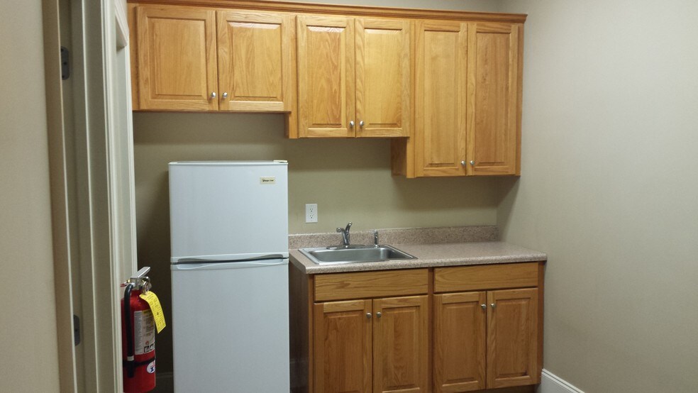 More Photos Of 36 Trammell St SW, Marietta Medical For Lease