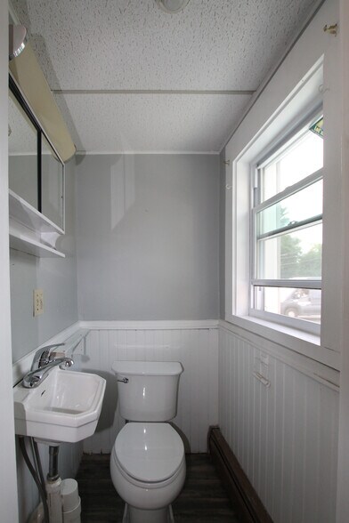 More Photos Of 492-494 Warren Ave, East Providence Storefront Retail Office For Sale