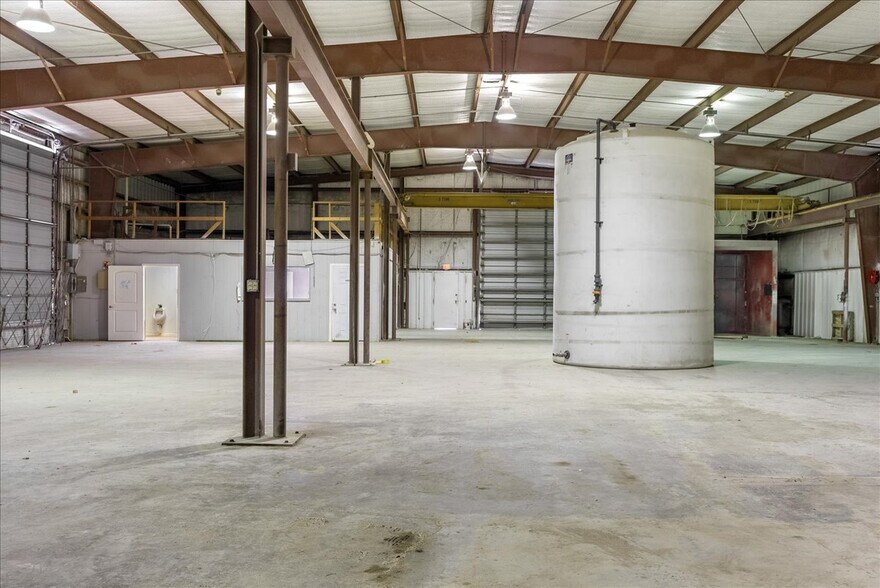 More Photos Of 820 Mcbride Ln, Corpus Christi Warehouse For Lease