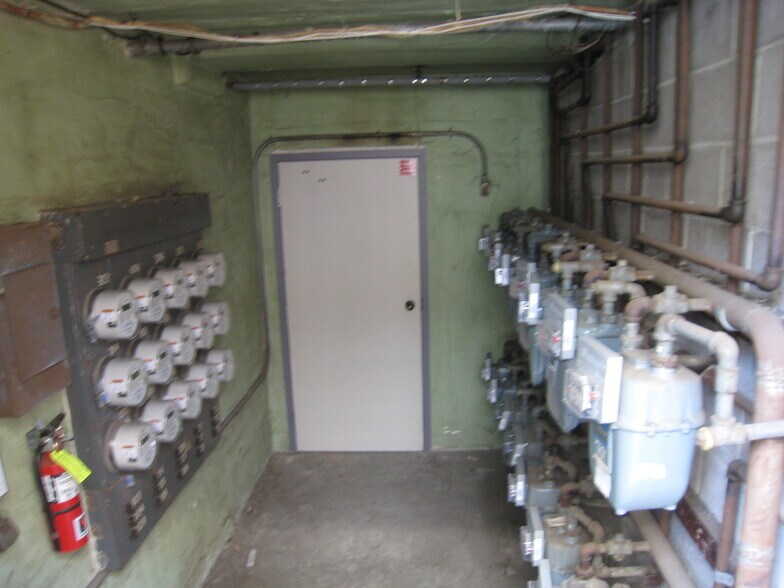 More Photos Of 407 Vernon St, Oakland Apartments For Sale