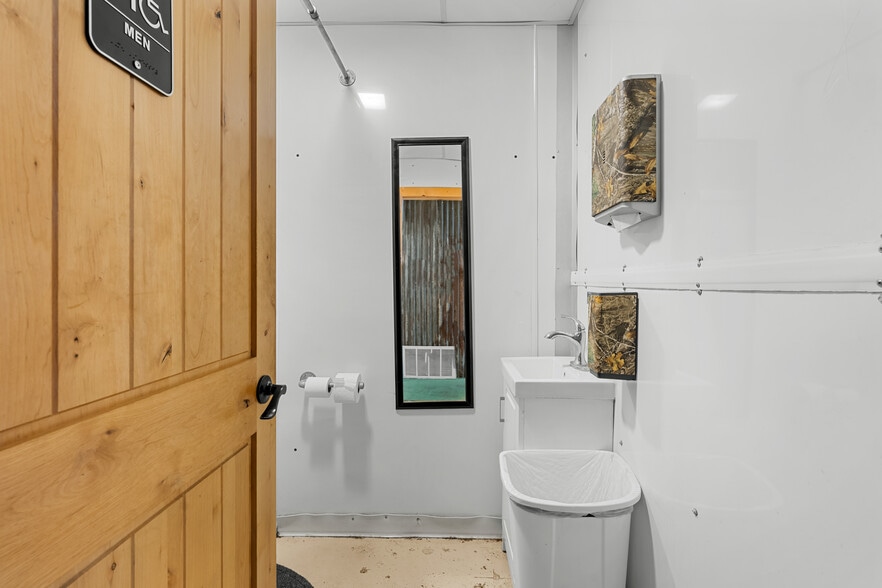 More Photos Of 518 N Harrison St, Alexandria General Retail For Sale