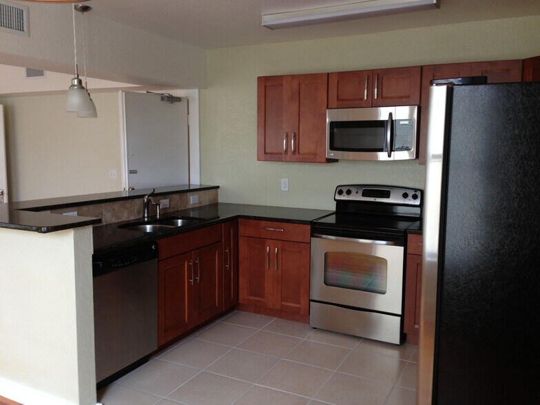 More Photos Of 675 30th Ave N, Saint Petersburg Freestanding For Sale