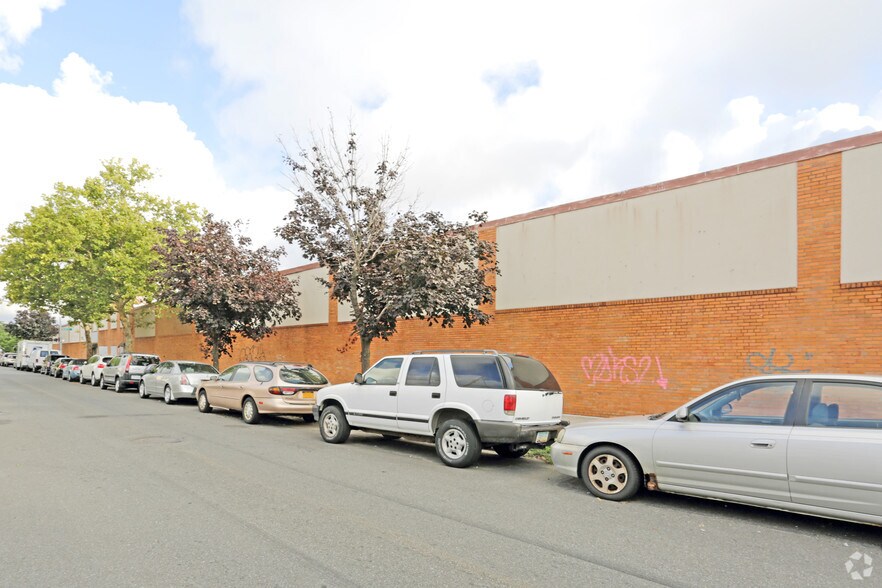 More Photos Of 65-75 Traffic Ave, Ridgewood Warehouse For Lease