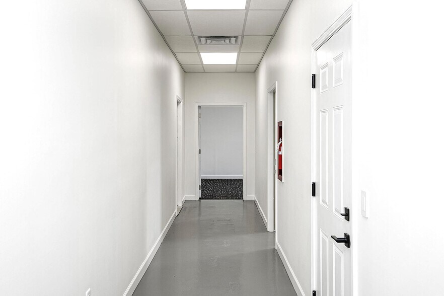More Photos Of 2502 Leavenworth St, Omaha Light Manufacturing For Lease