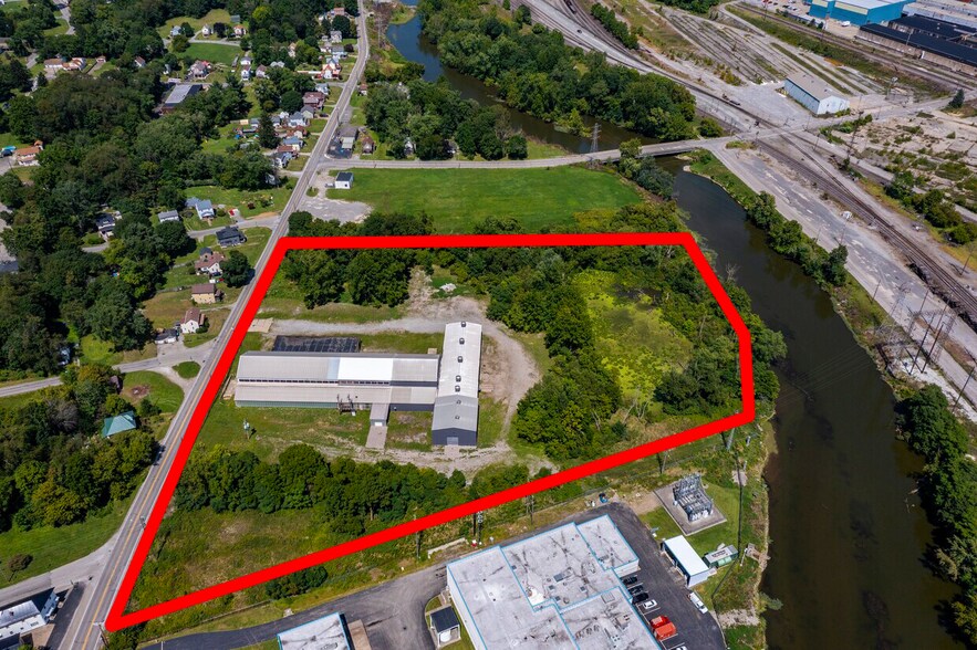 More Photos Of 800 N Water Ave, Sharon Service For Lease