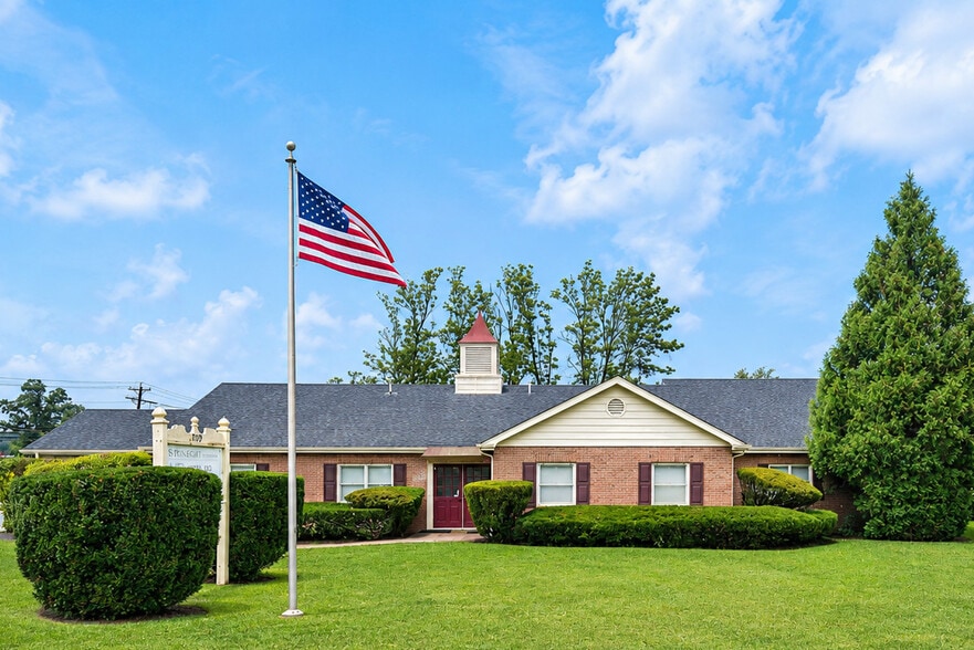 Primary Photo Of 1350 Hamilton St, Somerset Medical For Sale