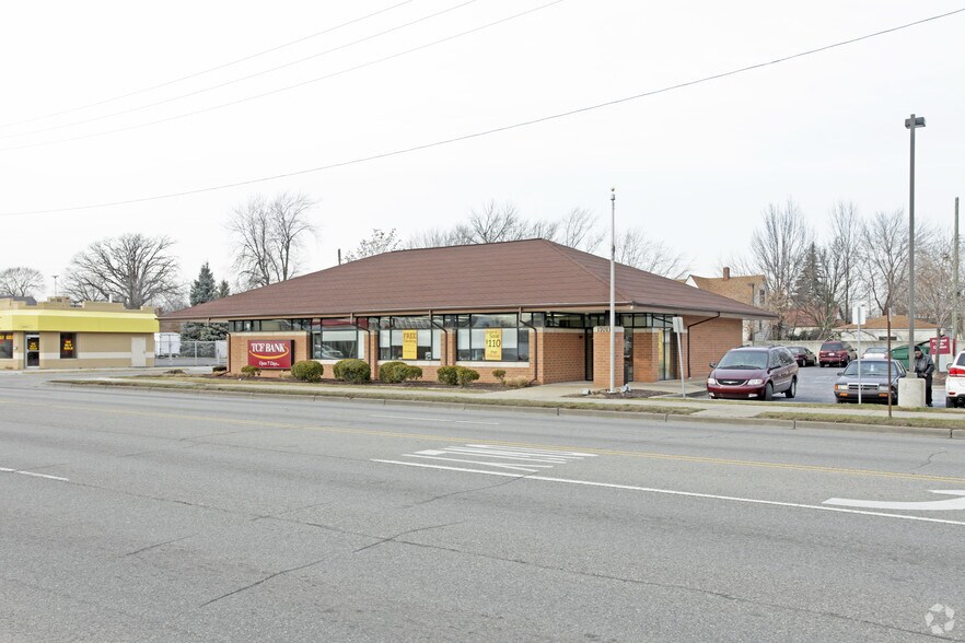 Primary Photo Of 17011 E Nine Mile Rd, Eastpointe Bank For Sale