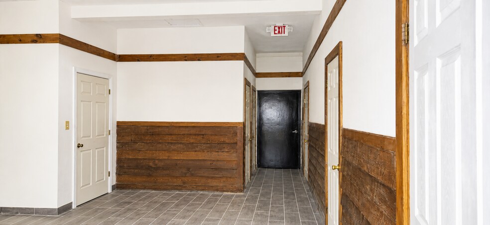 More Photos Of 302 W Colonial Trail Hwy, Blackstone Freestanding For Lease