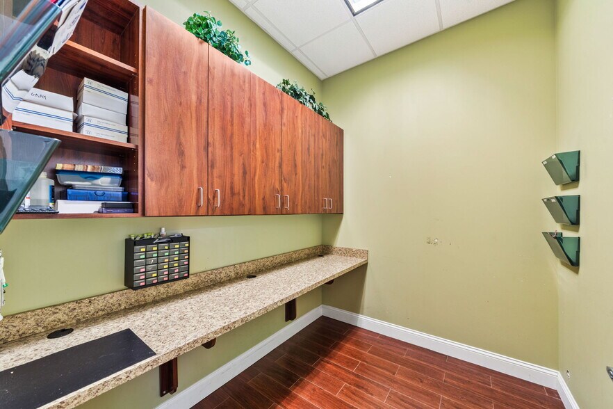 More Photos Of 11602 Lake Underhill Rd, Orlando Flex For Lease