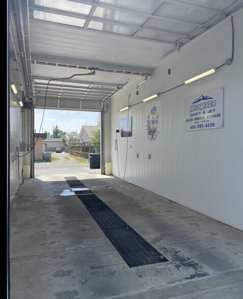 More Photos Of 425 7th Ave SE, High River Carwash For Sale