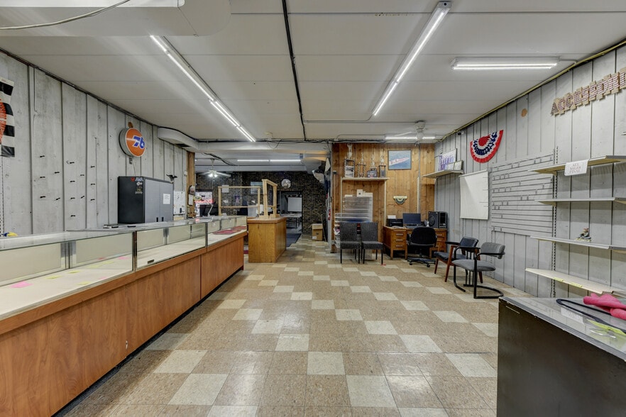 More Photos Of 135 E Main St, Glenwood General Retail For Sale