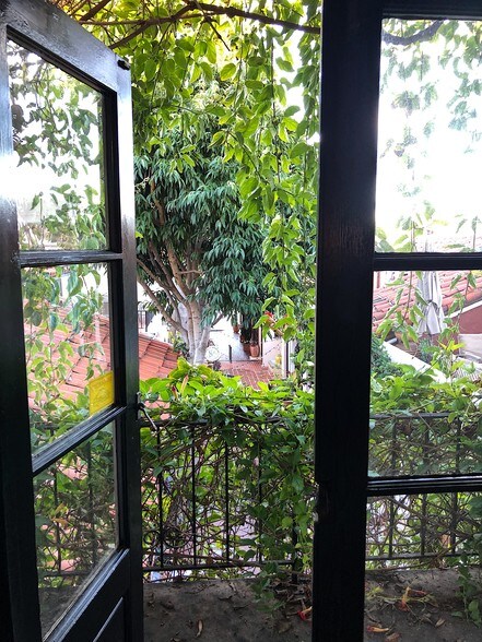 More Photos Of 451-461 E Main St, Ventura Storefront For Lease