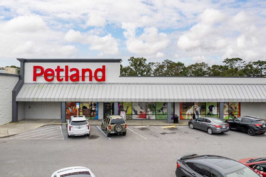 More Photos Of 6121-6235 N Davis Hwy, Pensacola General Retail For Lease