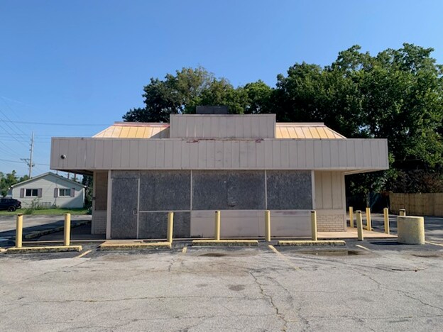 Primary Photo Of 5901 State St, East Saint Louis Fast Food For Sale