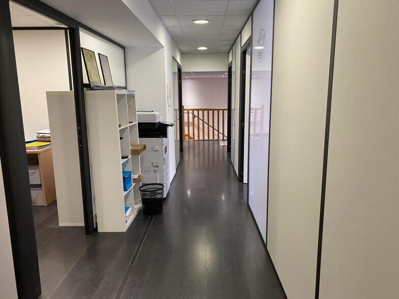 More Photos Of 363 Avenue Victor Hugo, Valence Office For Sale