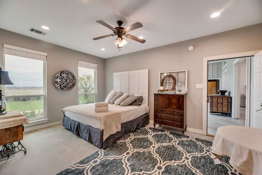 More Photos Of 955 Jack Eastham, Avalon Land For Sale