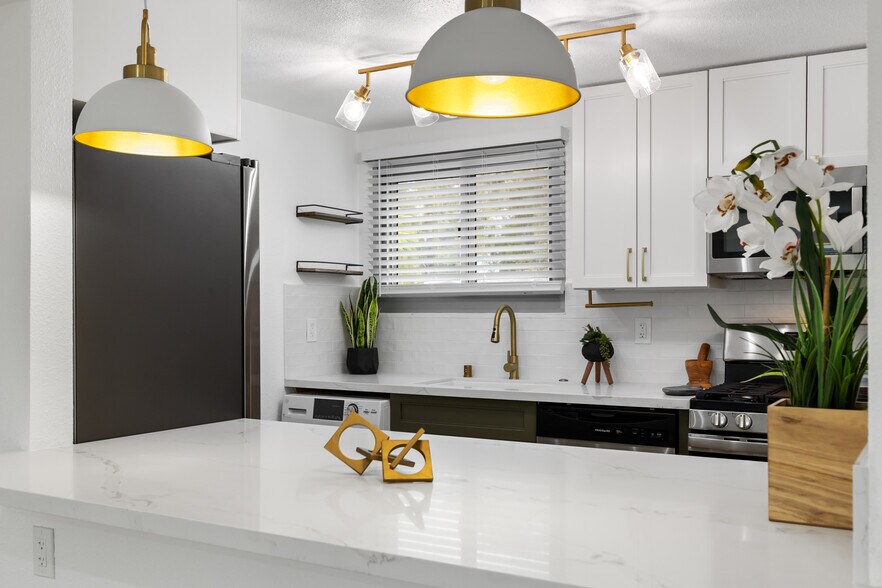 More Photos Of 2715 A St, San Diego Apartments For Sale