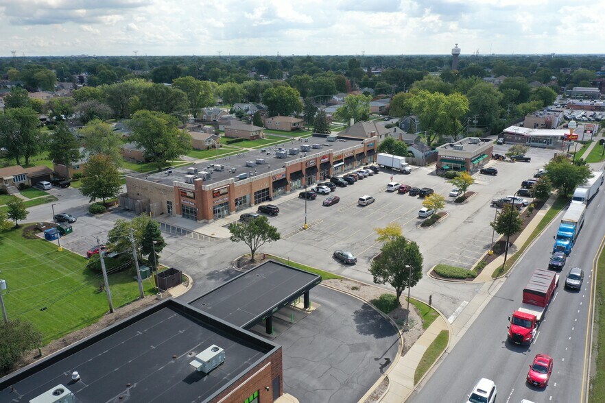 More Photos Of 7901-7945 S Harlem Ave, Burbank General Retail For Sale