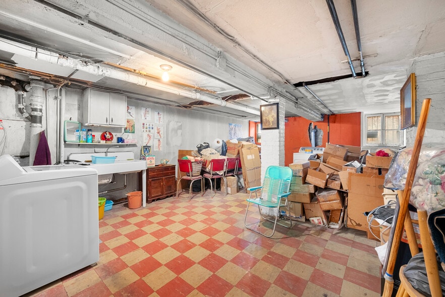 More Photos Of 3172 44th St, Astoria Multifamily For Sale