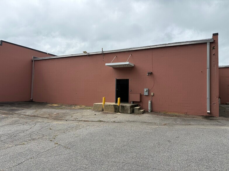More Photos Of 114 US Highway 13 Byp, Windsor General Retail For Lease