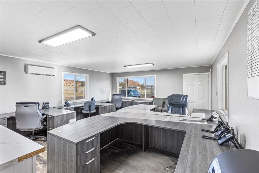 More Photos Of 10906 Hackett Rd, Yakima Industrial For Sale