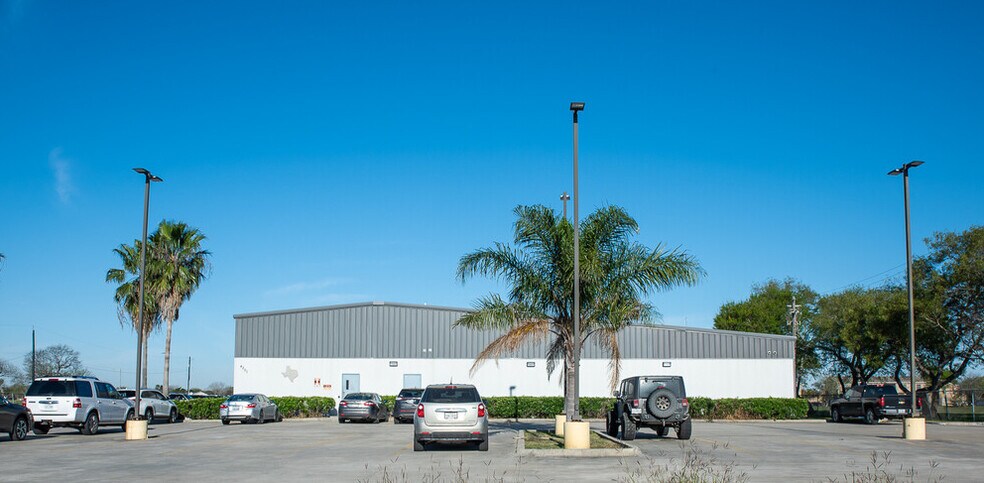More Photos Of 4201 Greenwood Dr, Corpus Christi Office For Sale