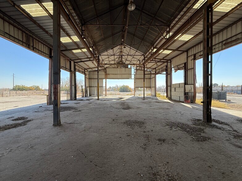 More Photos Of 266 Horizon Blvd, Socorro Warehouse For Sale