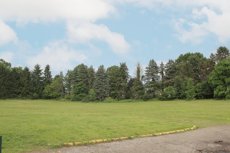 More Photos Of 5617 Portage St NW, North Canton Sports And Entertainment For Sale