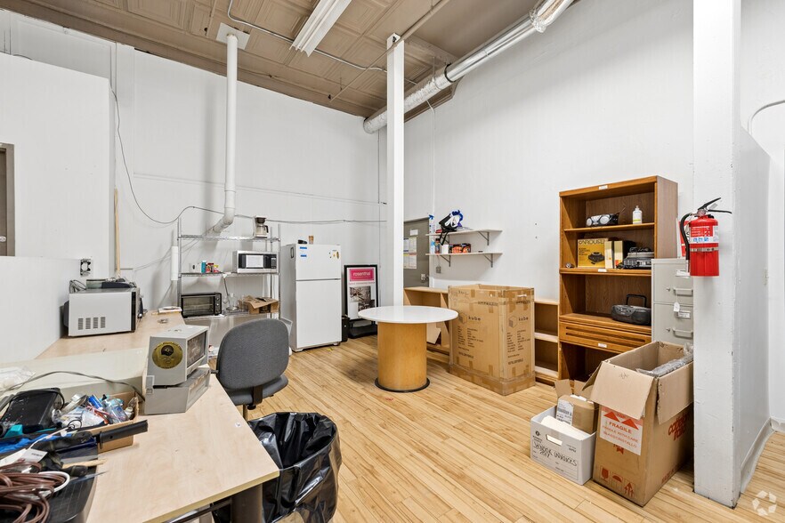 More Photos Of 22 N 5th St, Minneapolis General Retail For Sale