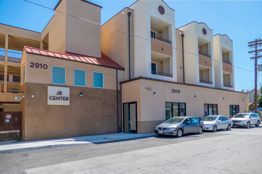 More Photos Of 2910 Allesandro St, Los Angeles Apartments For Lease