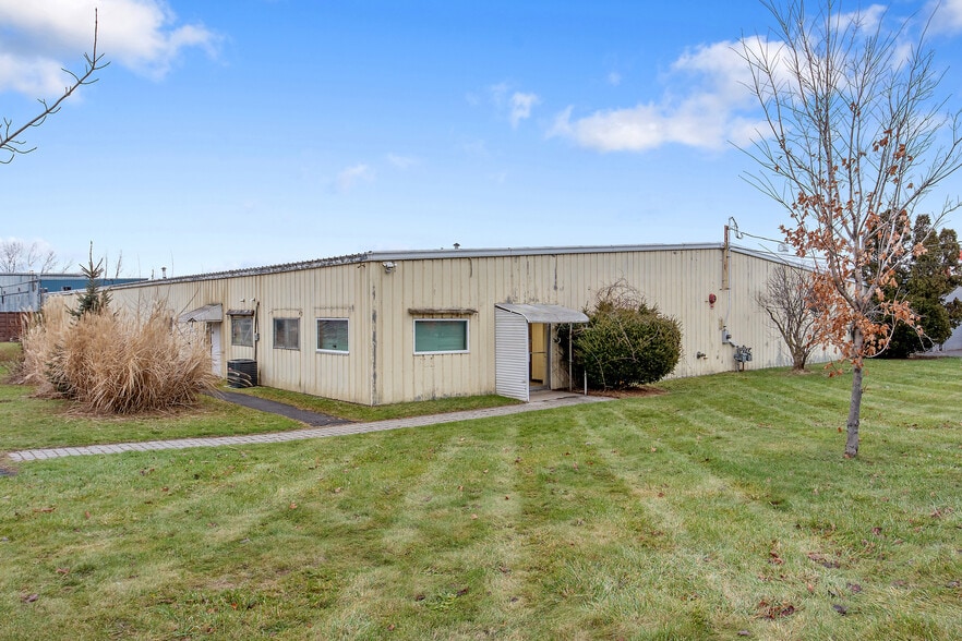 More Photos Of 530 State Fair Blvd, Syracuse Warehouse For Lease