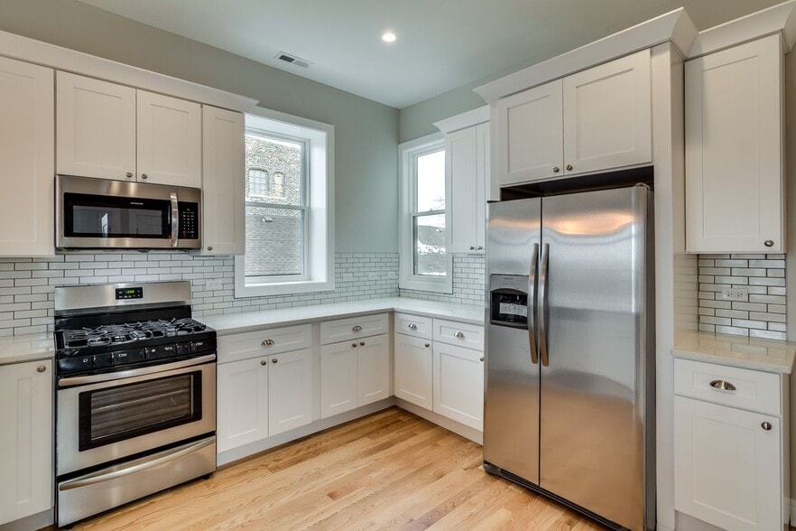 More Photos Of 965 W 18th St, Chicago Apartments For Sale