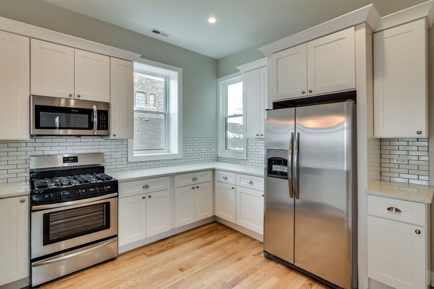 More Photos Of 965 W 18th St, Chicago Apartments For Sale