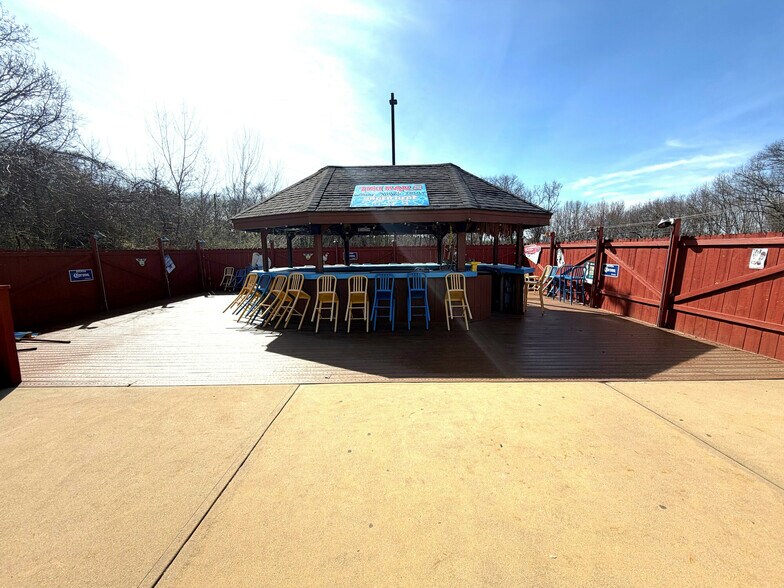 More Photos Of 325 Farnum Pike, Smithfield Restaurant For Sale