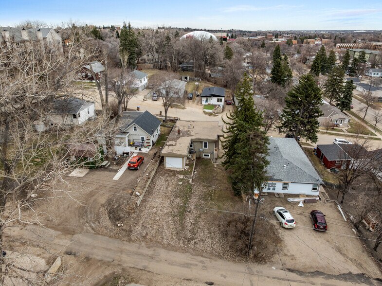 More Photos Of 1113 10th St NW, Minot Multifamily For Sale