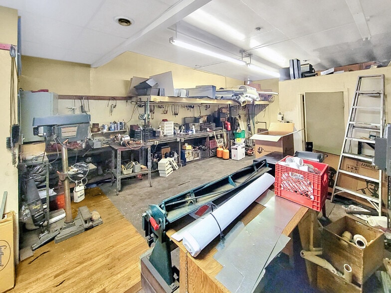 More Photos Of 10050 S Ewing Ave, Chicago General Retail For Sale