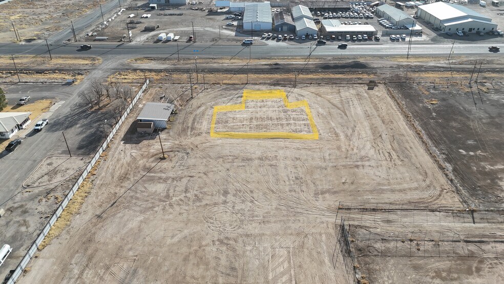 More Photos Of 2212 Saw Gin Road, Pecos Showroom For Lease