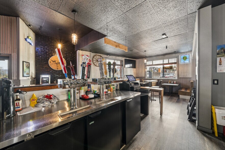 More Photos Of 2015 1st St, Tillamook General Retail For Sale