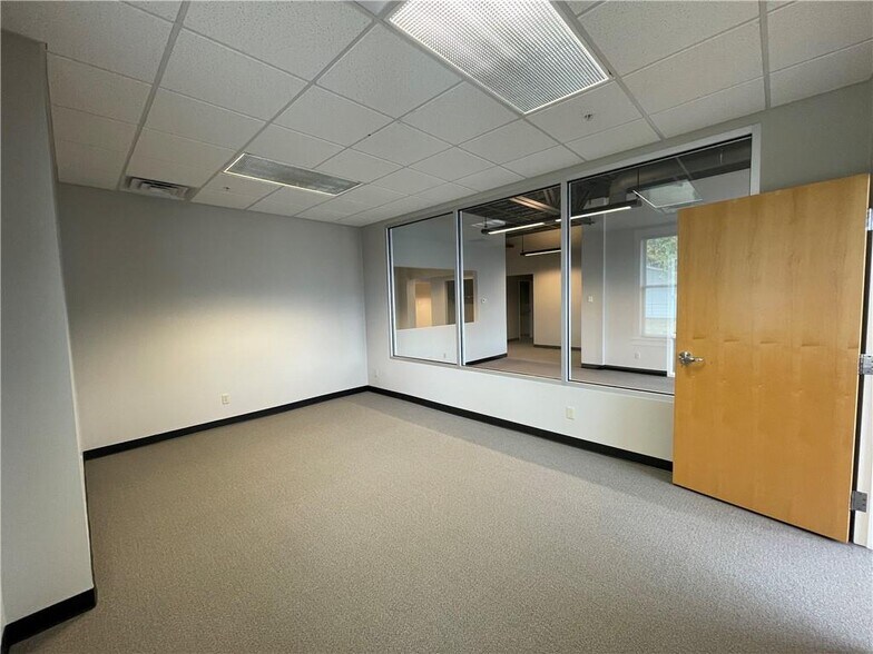 More Photos Of 206 SW 8th St, Bentonville Apartments For Lease