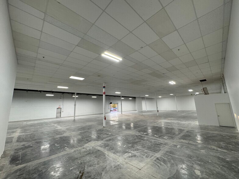 More Photos Of 10405 S Eastern Ave, Henderson Storefront For Lease