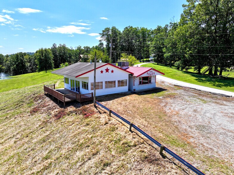 More Photos Of 19510 Leatherwood Rd, Salesville Freestanding For Sale