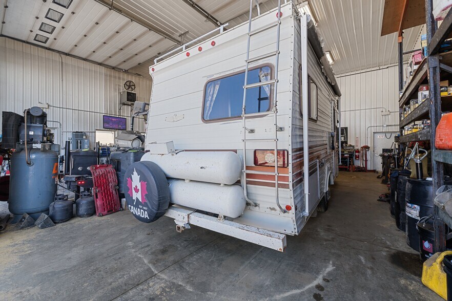 More Photos Of 81 Barstow St, Carseland Auto Repair For Sale