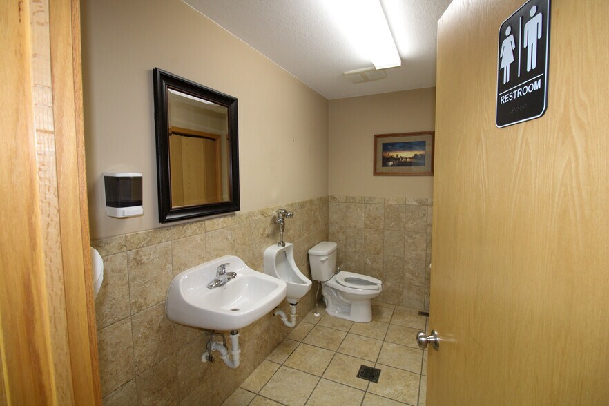 More Photos Of 107 8th Ave SW, Kasson Specialty For Sale