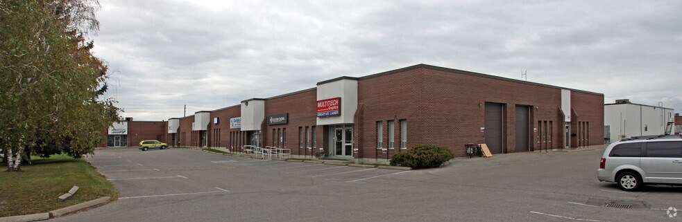 More Photos Of 1380 Hopkins St, Whitby Showroom For Lease