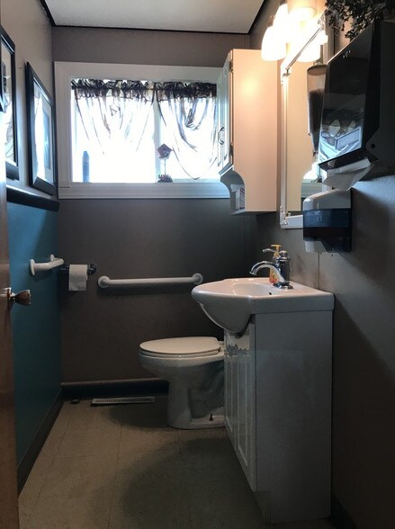 More Photos Of 1741 W Old Ridge Rd, Hobart Storefront Retail Office For Lease