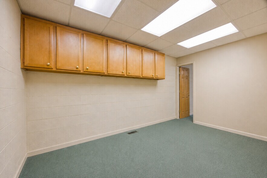 More Photos Of 20825 Plymouth Rd, Detroit Medical For Sale