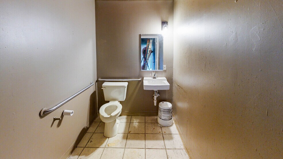 More Photos Of 27330 S Dixie Hwy, Homestead Storefront Retail Office For Sale
