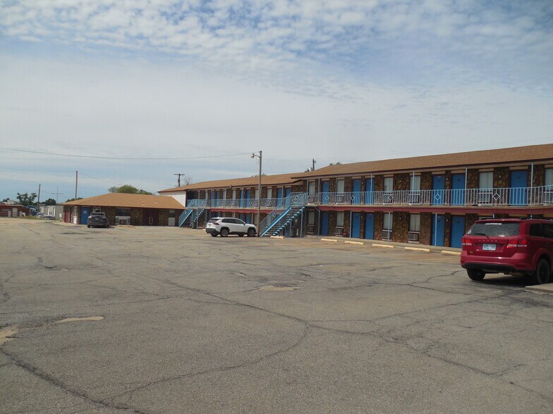 More Photos Of 10226 S 81 Hwy, Waukomis Hotel For Sale