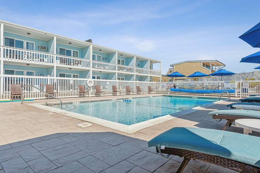 More Photos Of 84 S Emerson Ave, Montauk Hotel For Sale