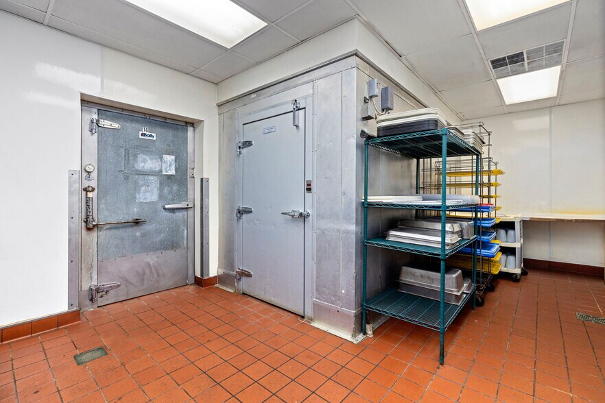 More Photos Of 250 Conicville Rd, Mount Jackson Hotel For Lease